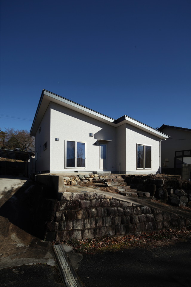 恵那市 丘の上に建つ平屋の家