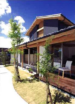 シンボルツリーのある庭