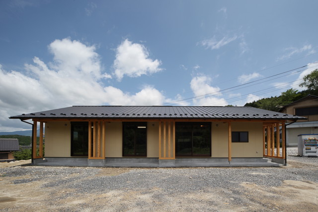 木を使った外観の平屋