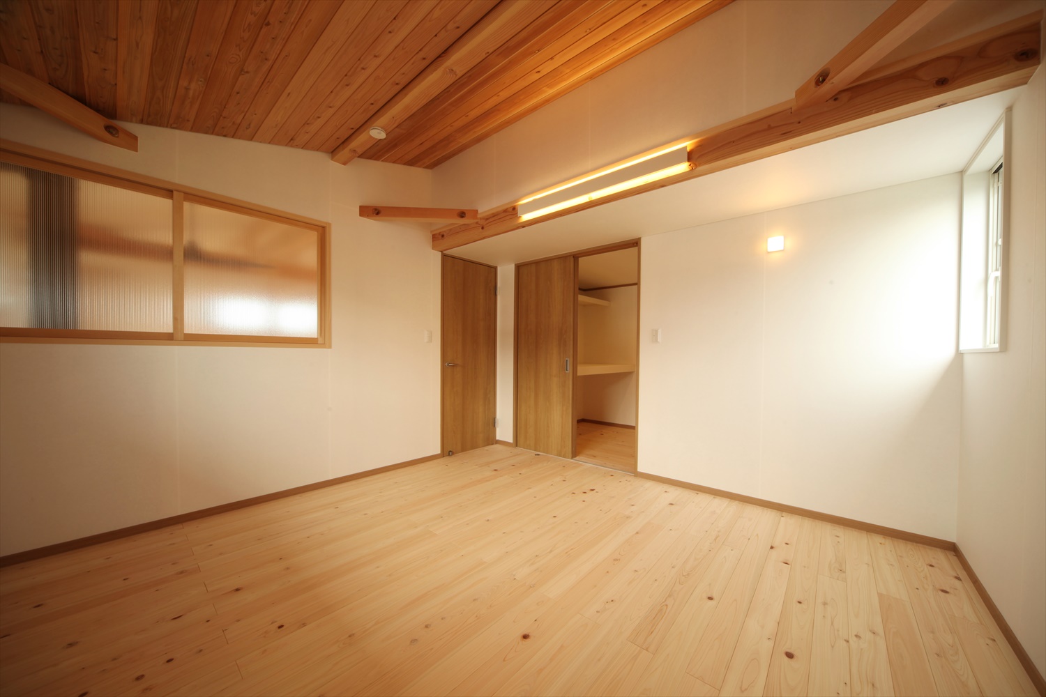 無垢材を多用した木の家
