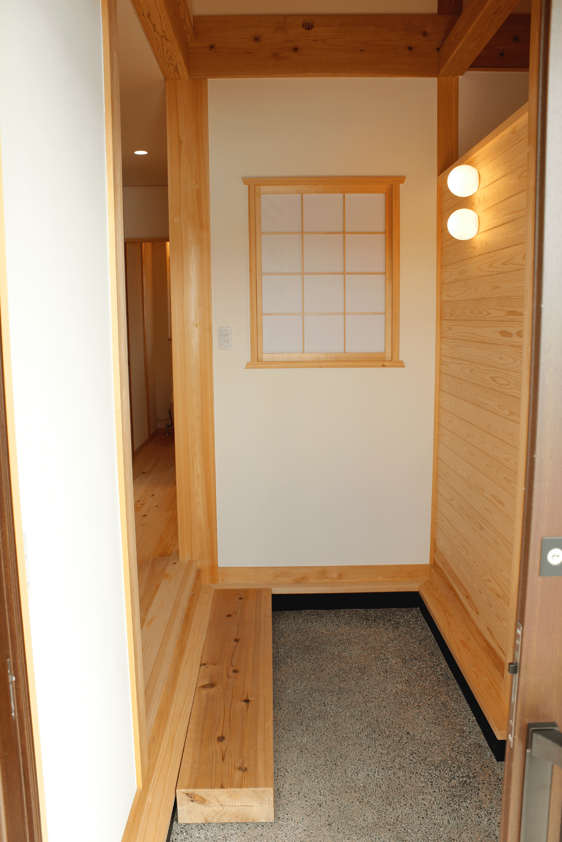 土間収納や階段付き小屋裏収納。収納充実の家づくり