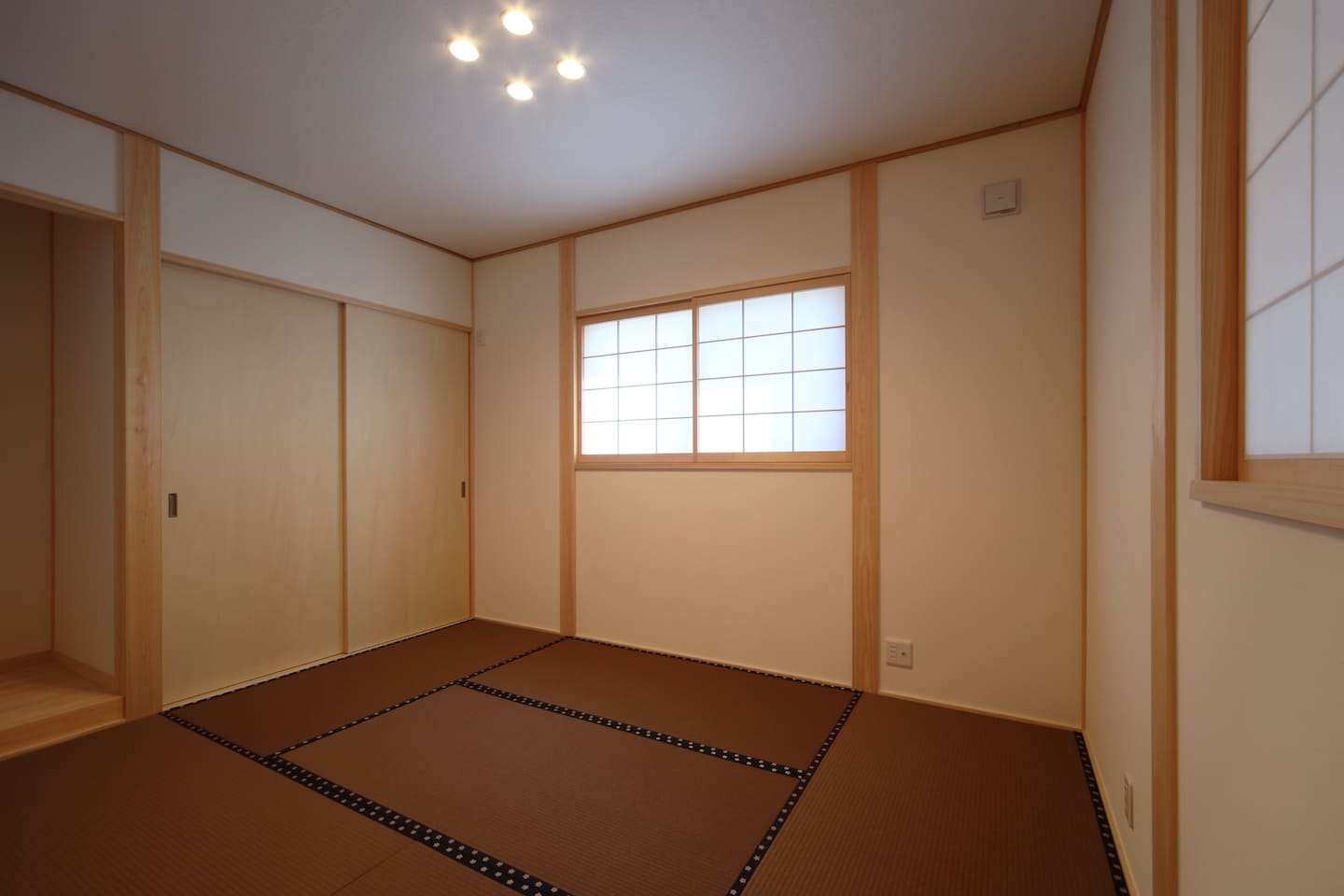 畳の色を変え和モダンに納める