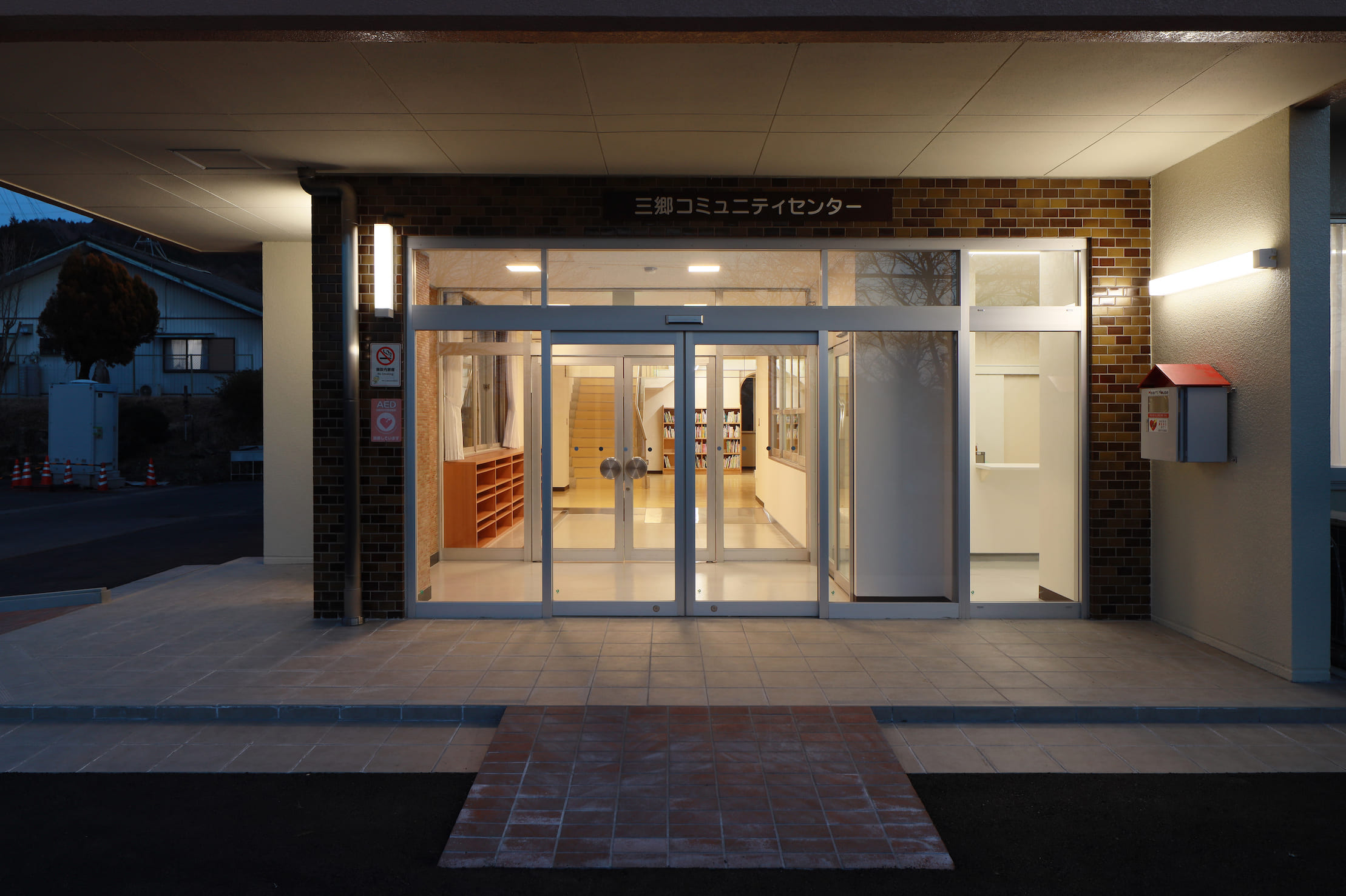 玄関風除室（自動ドア新設）