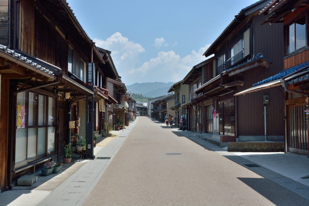 恵那市の市街地の風景