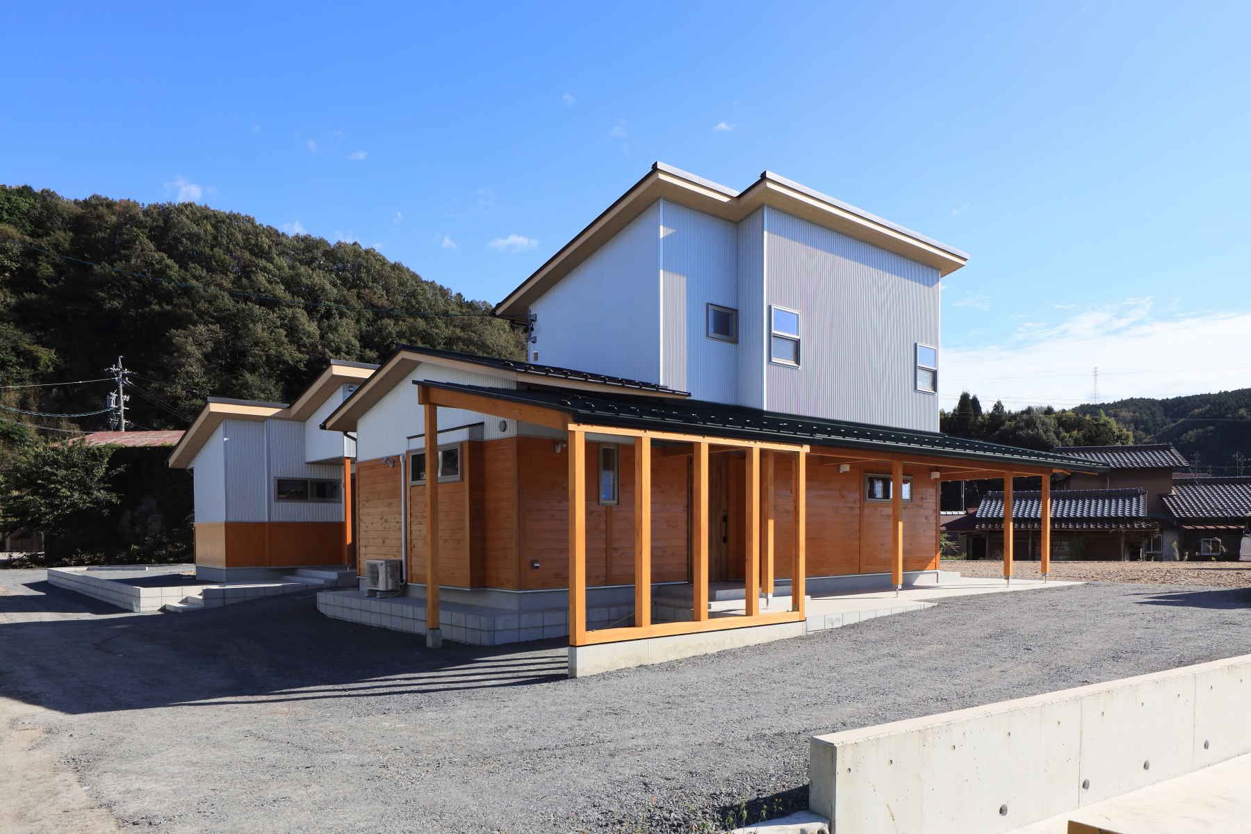 母屋　北東面全景