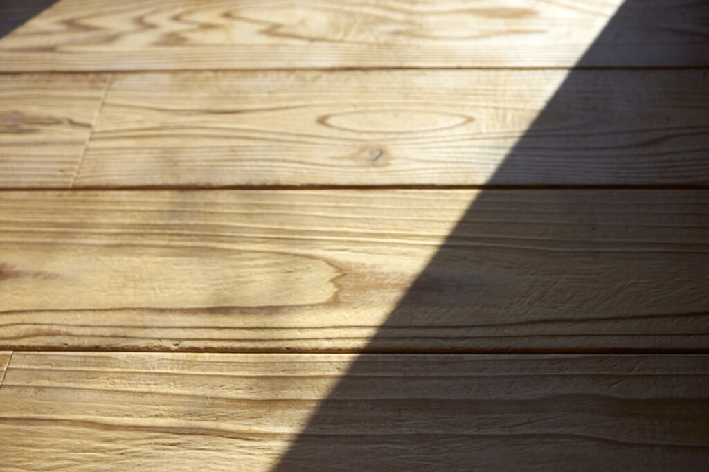 暖かい床材とは