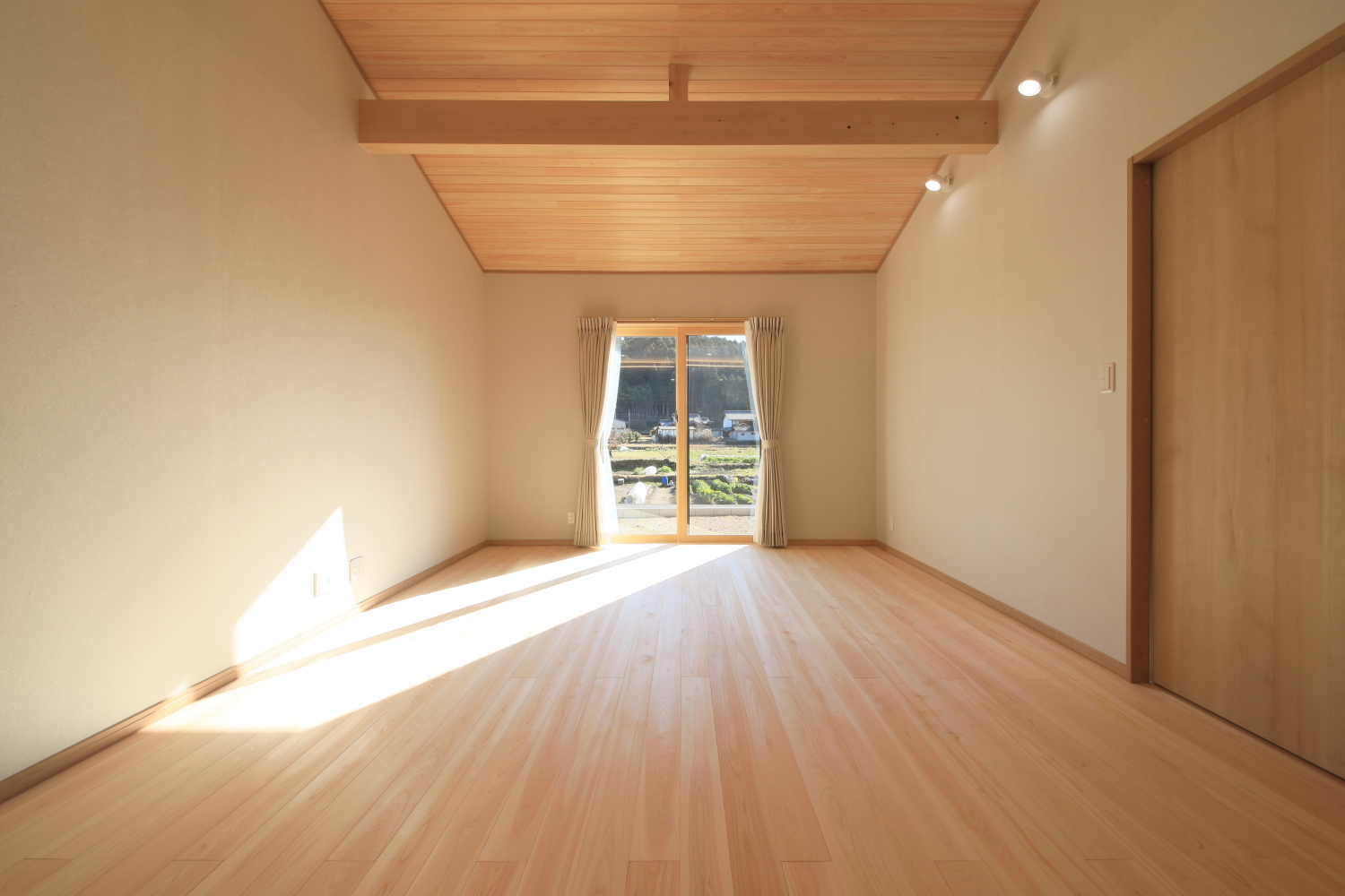 子世帯：自然素材に包まれたリビング