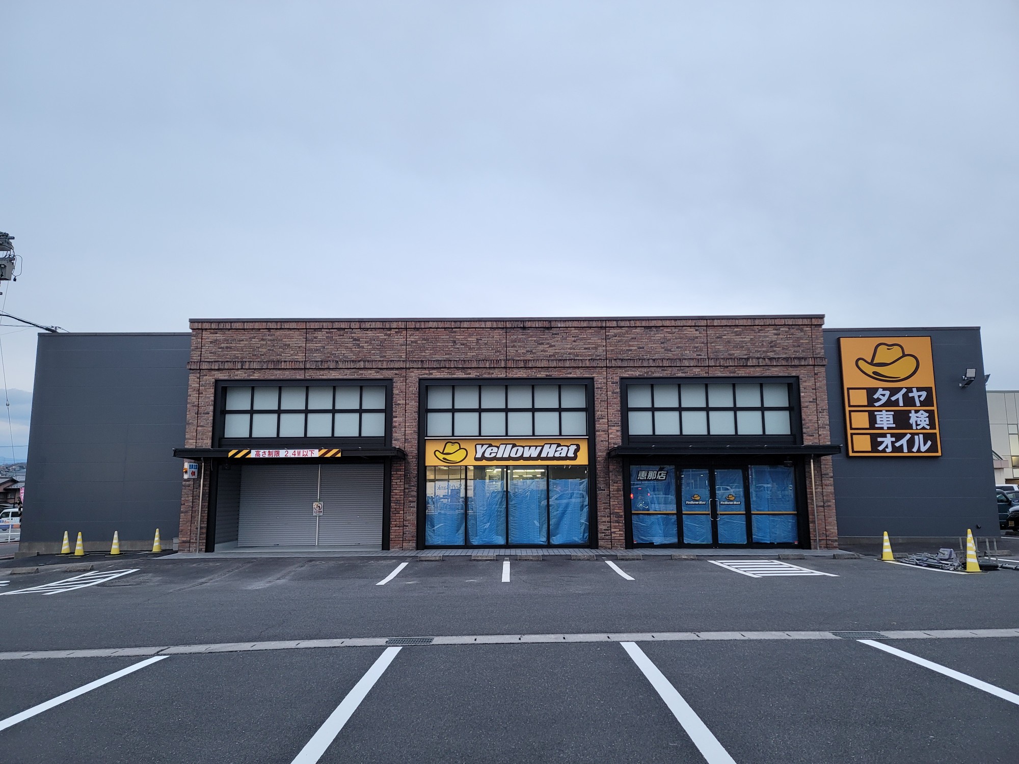 正面外観　外壁シール打替え、全面塗替え