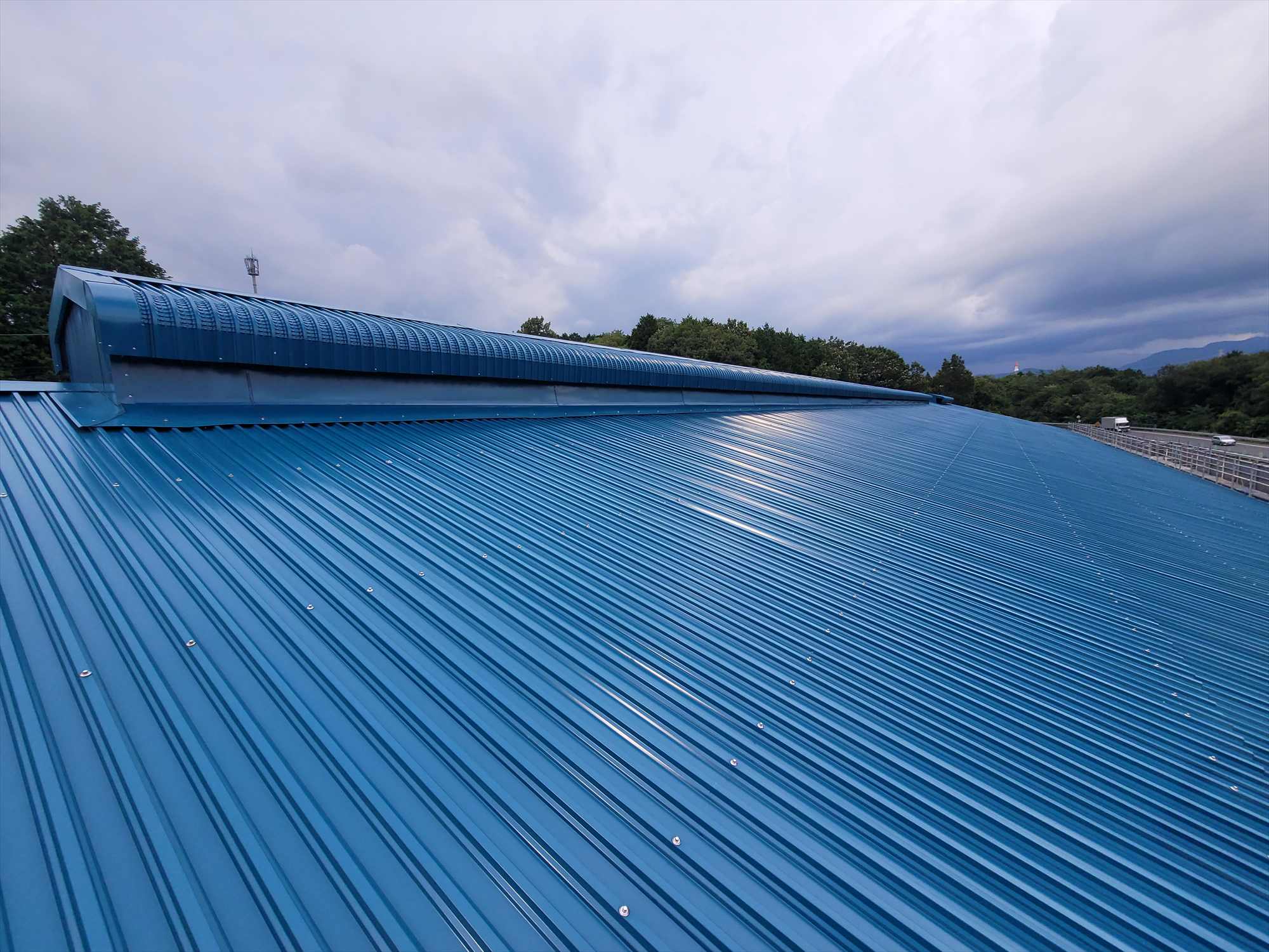 カバー工法　全景（裏打断熱付）